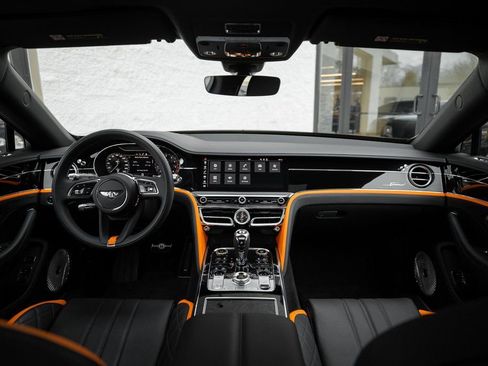 Used 2024 Bentley Flying Spur W12 image 4