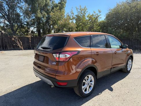 Used 2017 Ford Escape SE FWD image 5
