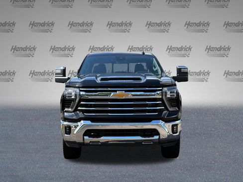 Used 2024 Chevrolet Silverado 2500 LTZ w/ LTZ Convenience Package AWD/4WD image 3