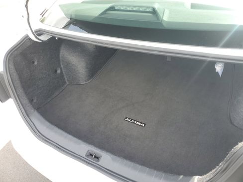 Used 2025 Nissan Altima 2.5 SV FWD image 7