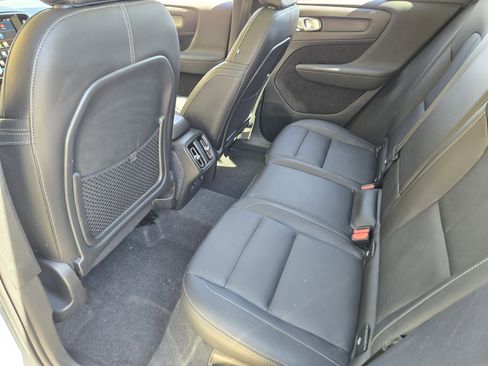 Used 2024 Volvo XC40 B5 Ultimate w/ Protection Package Premier image 40