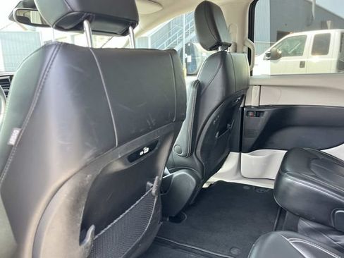 Used 2023 Chrysler Pacifica Touring-L FWD image 20