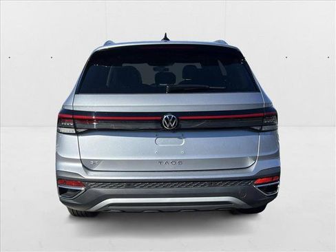 New 2025 Volkswagen Taos SE image 7