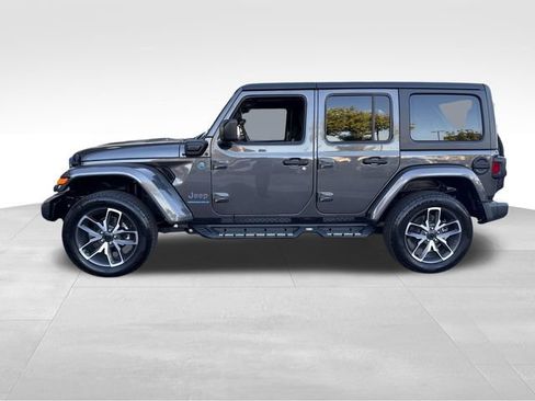 Used 2024 Jeep Wrangler Unlimited AWD/4WD image 2