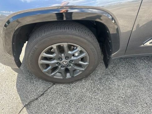 Used 2025 Toyota Sequoia Platinum AWD/4WD image 9
