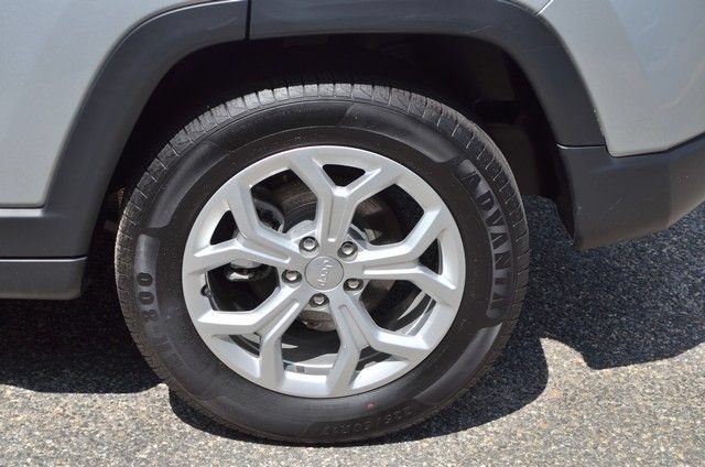 Used 2024 Jeep Compass Latitude AWD/4WD image 12