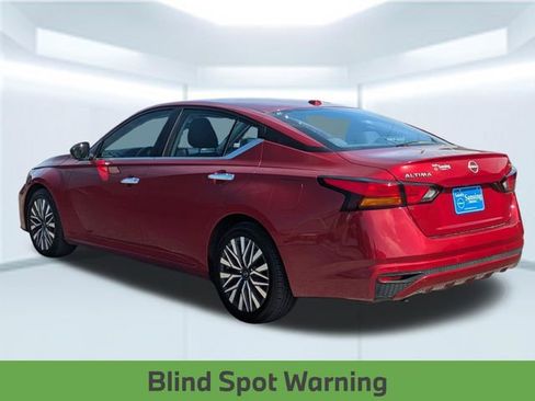 Used 2024 Nissan Altima 2.5 SV FWD image 4