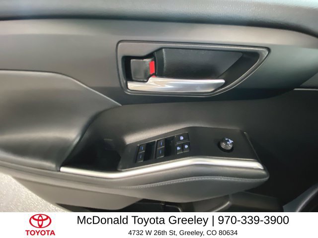 Used 2022 Toyota Highlander XLE AWD/4WD image 13