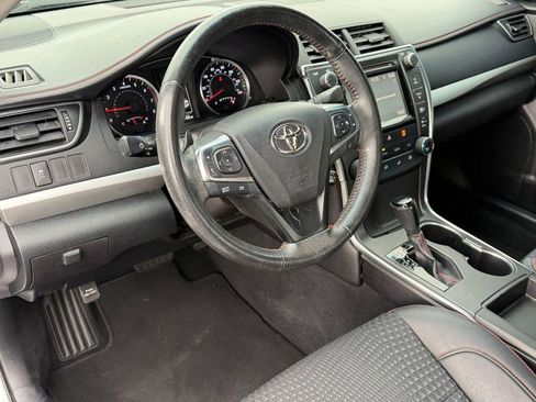 Used 2015 Toyota Camry SE image 4