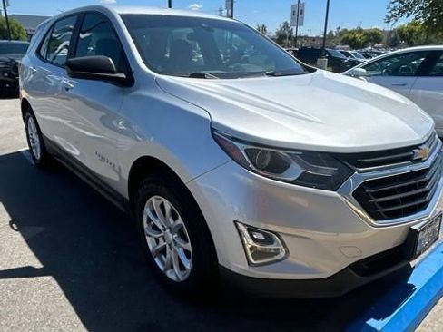 Used 2020 Chevrolet Equinox LS FWD image 3