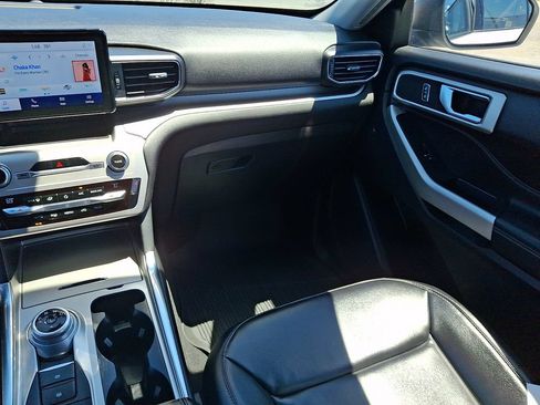 Used 2021 Ford Explorer XLT w/ Equipment Group 202A AWD/4WD image 17