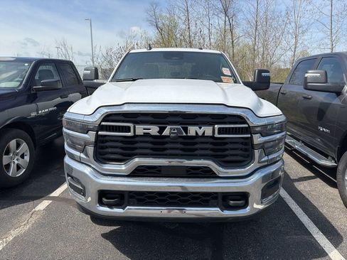 Used 2025 RAM 2500 Big Horn AWD/4WD image 2