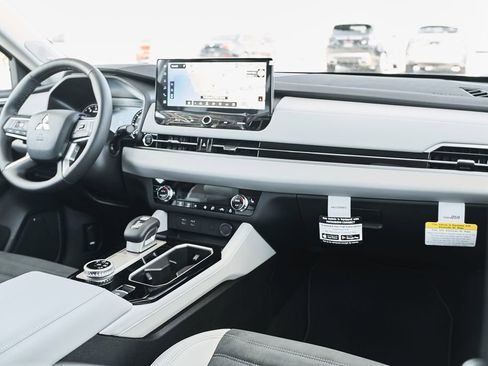 New 2026 Mitsubishi Outlander SE FWD image 35