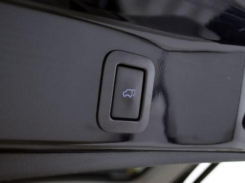 Used 2019 Toyota Highlander XLE AWD/4WD image 11
