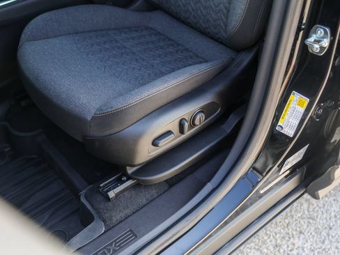 Used 2024 Chevrolet Equinox LT w/ LPO, Floor Liner Package FWD image 11
