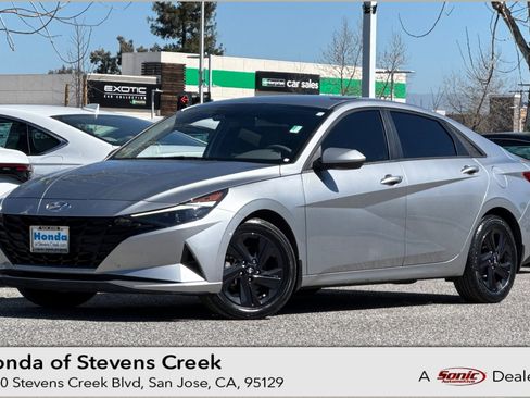 Used 2023 Hyundai Elantra SEL image 1