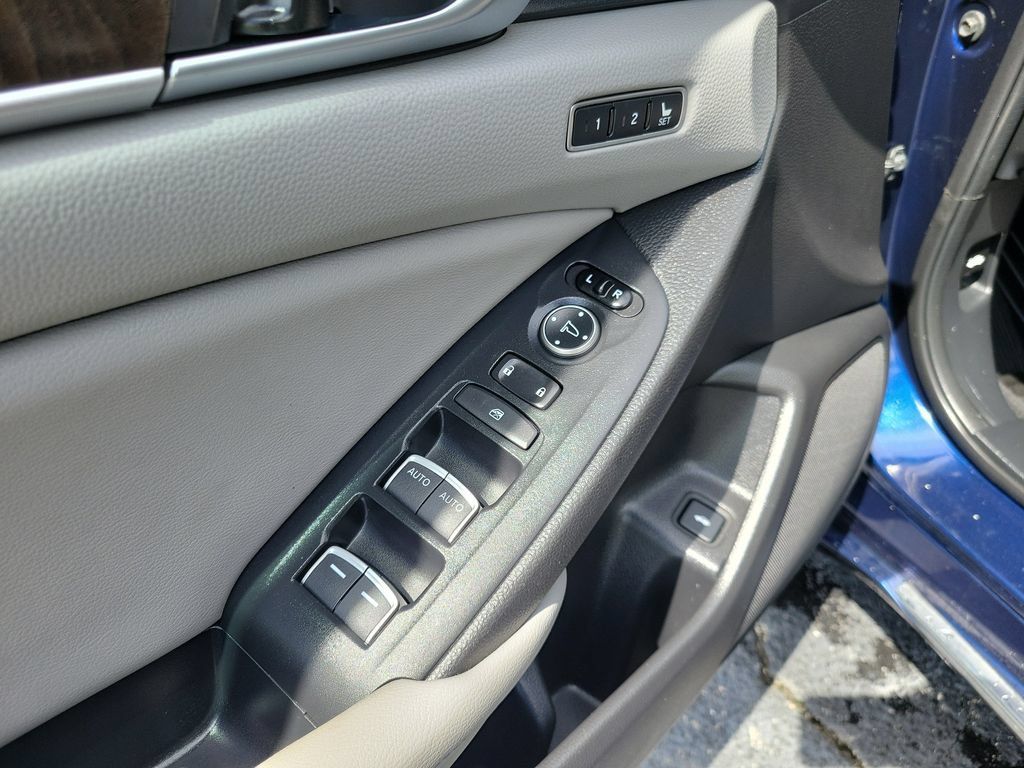 Used 2018 Honda Accord EX-L image 18