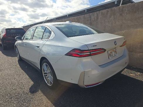 Used 2024 BMW 530i xDrive AWD/4WD image 4