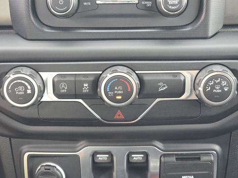 Used 2019 Jeep Wrangler Sport AWD/4WD image 24