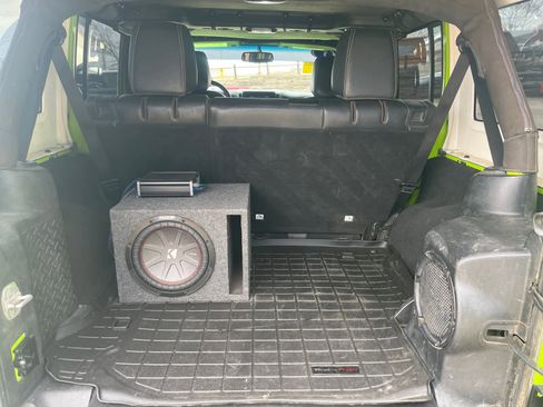 Used 2013 Jeep Wrangler Unlimited Rubicon image 21