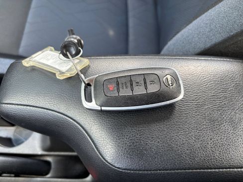 Used 2025 Nissan Versa SV FWD image 20