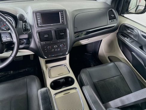Used 2019 Dodge Grand Caravan SXT image 24