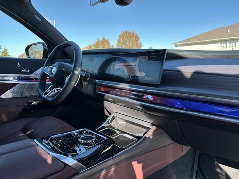 Used 2025 BMW 740i xDrive w/ Executive Package image 30