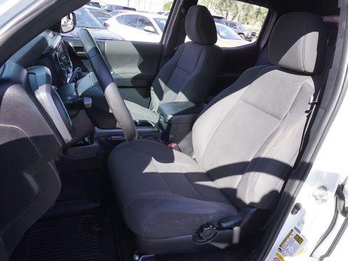 Used 2018 Toyota Tacoma TRD Off-Road w/ Technology Package image 14