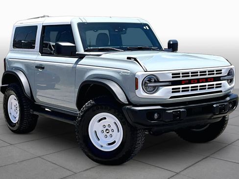 Certified 2024 Ford Bronco Heritage Edition AWD/4WD image 3