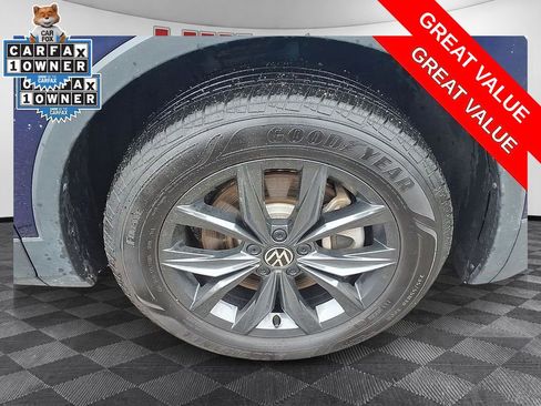 Used 2024 Volkswagen Tiguan SE w/ Panoramic Sunroof Package AWD/4WD image 7