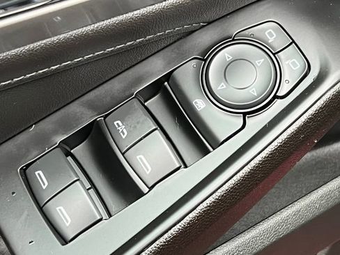 Used 2023 Chevrolet Traverse LT image 17