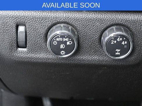 Used 2015 Chevrolet Colorado Z71 AWD/4WD image 16