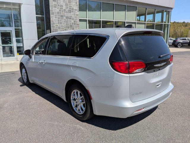 Used 2023 Chrysler Voyager LX FWD image 5