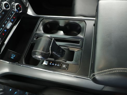 Used 2022 Ford F150 Lariat w/ Tow Technology Package image 17