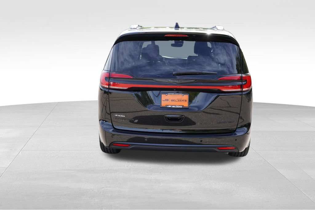 Used 2025 Chrysler Pacifica Limited FWD image 6
