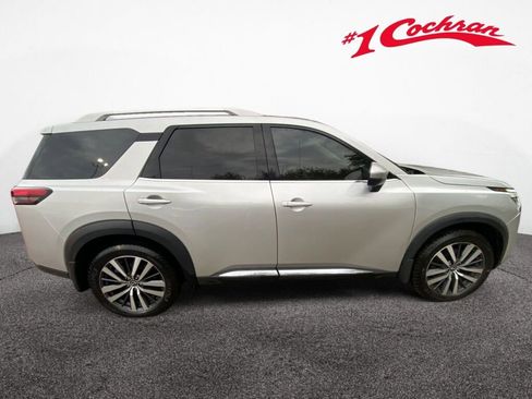 Used 2022 Nissan Pathfinder Platinum image 8