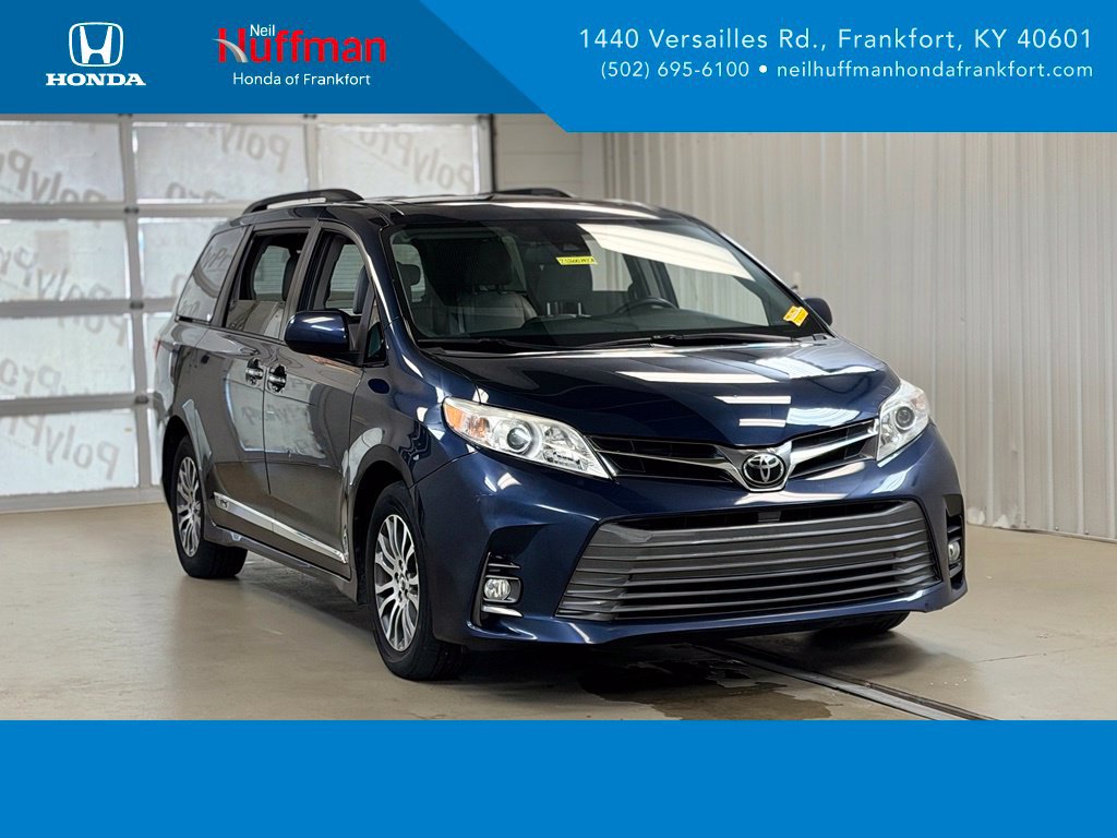 Used 2018 Toyota Sienna XLE w/ XLE Navigation Package FWD image 1