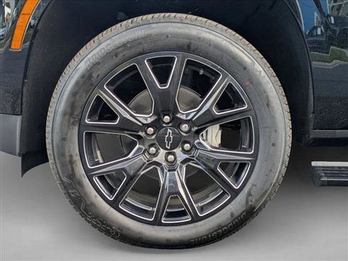 New 2026 Chevrolet Suburban High Country w/ LPO, Illumination Package image 9