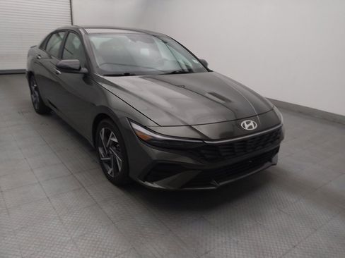 Used 2025 Hyundai Elantra Sport FWD image 13