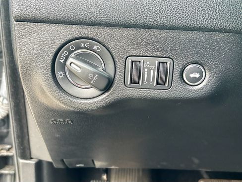 Used 2023 Chrysler 300 S w/ Comfort Group RWD image 10
