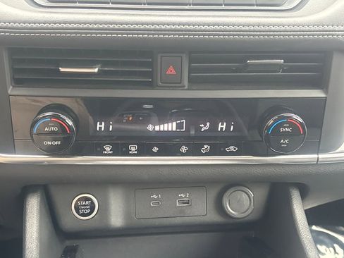 Used 2023 Nissan Rogue SV image 13