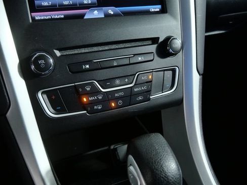 Used 2016 Ford Fusion SE FWD image 19