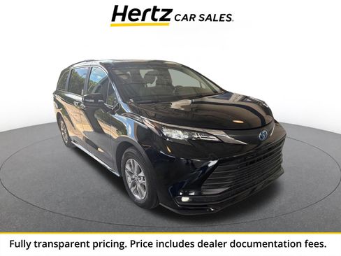 Used 2025 Toyota Sienna XLE FWD image 1
