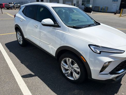 Used 2024 Buick Encore GX Preferred FWD image 2