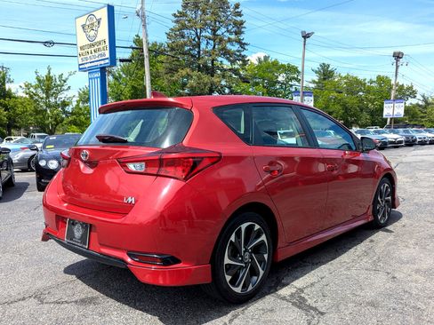 Used 2018 Toyota Corolla iM image 7