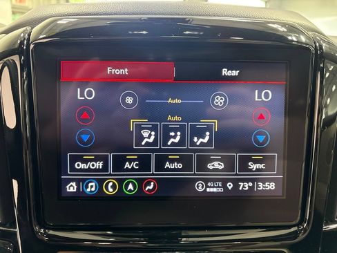 Used 2023 Chevrolet Traverse LT w/ LT Premium Package AWD/4WD image 22