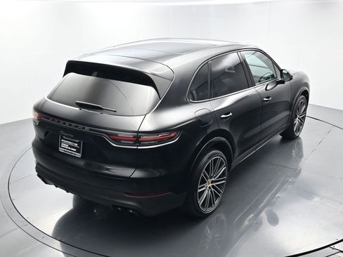 Used 2022 Porsche Cayenne Platinum Edition image 40