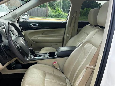 Used 2019 Lincoln MKT AWD image 14