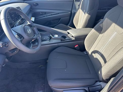 Certified 2025 Hyundai Elantra Sport FWD image 9