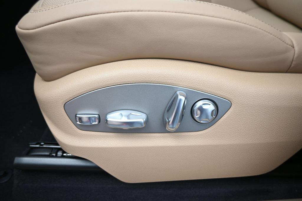 New 2026 Porsche Macan AWD/4WD image 13
